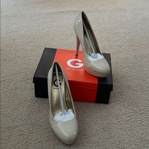 Guess tan heels